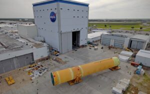 Llega a Florida la etapa central de cohete SLS de la misión Artemis III prevista para 2027 – AlbertoNews