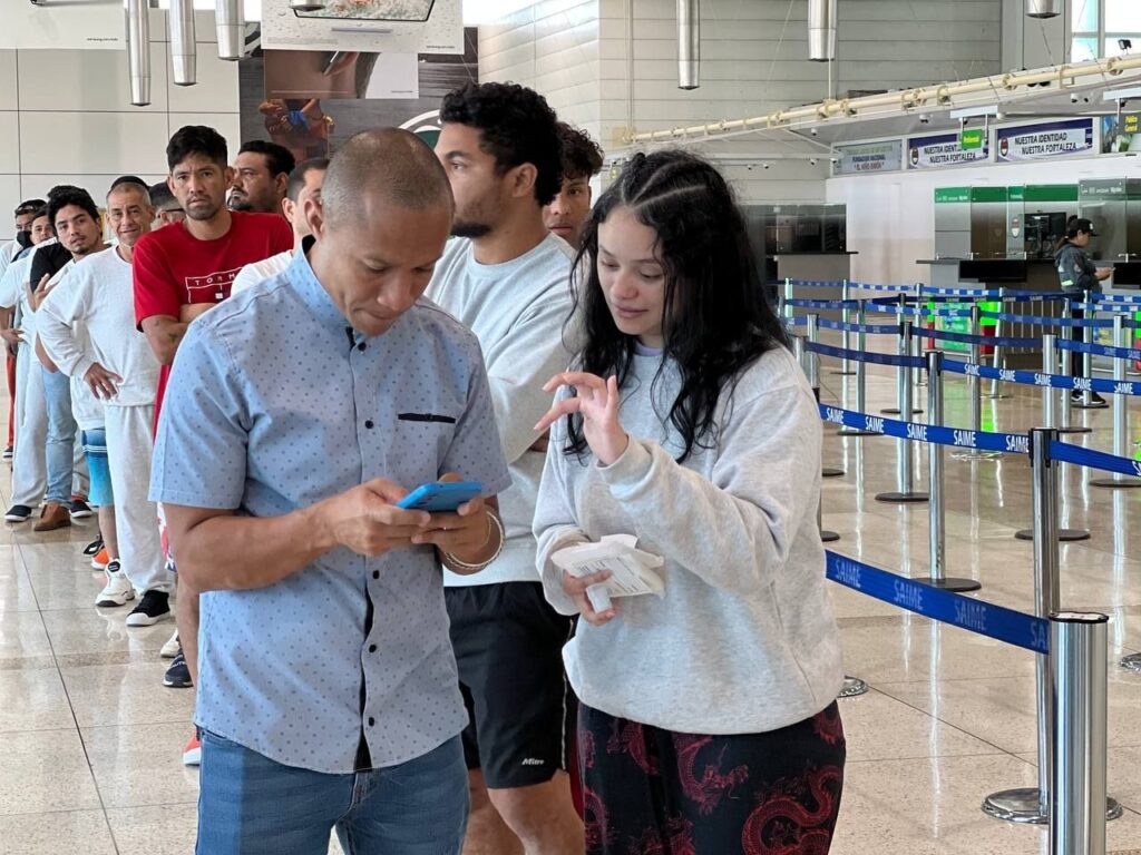 Llegó a Maiquetía otro vuelo procedente de Miami con más de 50 migrantes deportados
