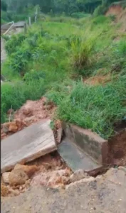 Lluvias se intensifican y difucultan el tránsito en Las Dantas