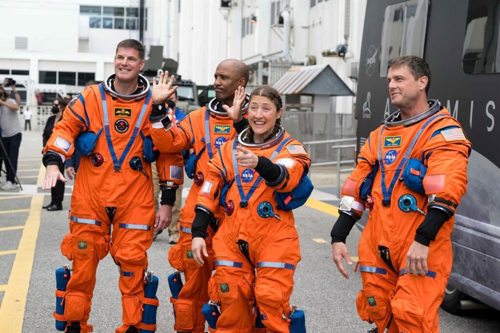 Los astronautas de Artemis II comienzan su segunda jornada con ejercicios físicos para minimizar la pérdida muscular