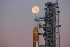 Los astronautas de Artemis II iniciarán su segunda jornada tras un problema de comunicación y con el inodoro | europapress.es