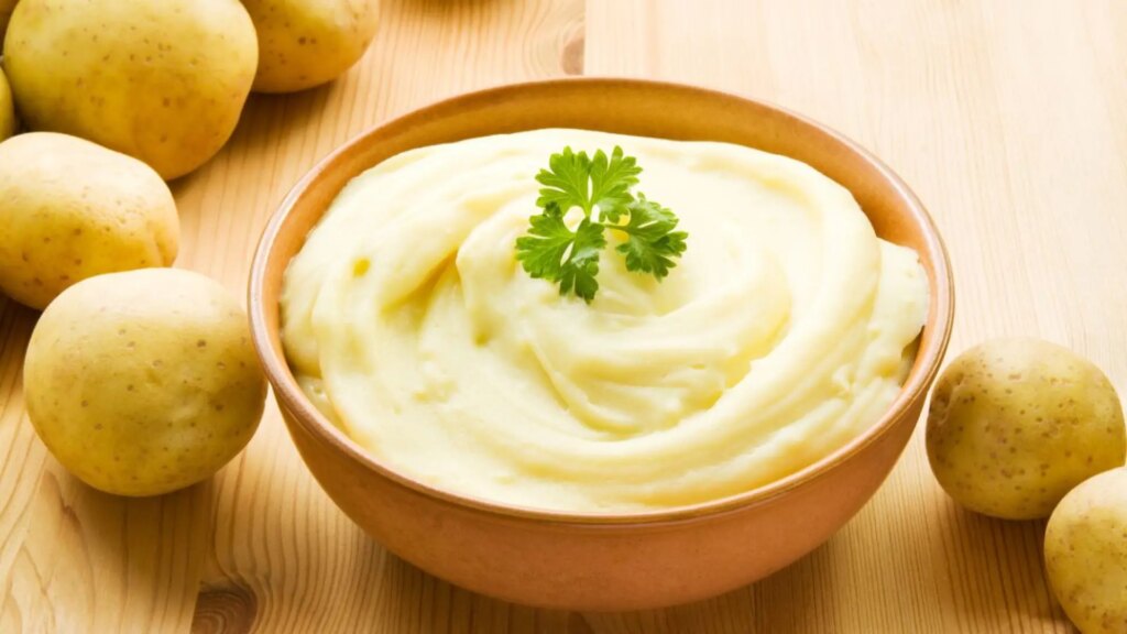 Los chefs españoles coinciden: para hacer un buen puré de patatas, hay que cocerlas con la piel