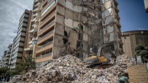 «Los cuerpos de las víctimas llegaban en pedazos en distintas bolsas de plástico»: los hospitales de Beirut tratan de identificar desaparecidos | elperiodico.com