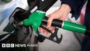 Los precios del petróleo se desploman después de que Irán anunciara la reapertura del estrecho de Ormuz