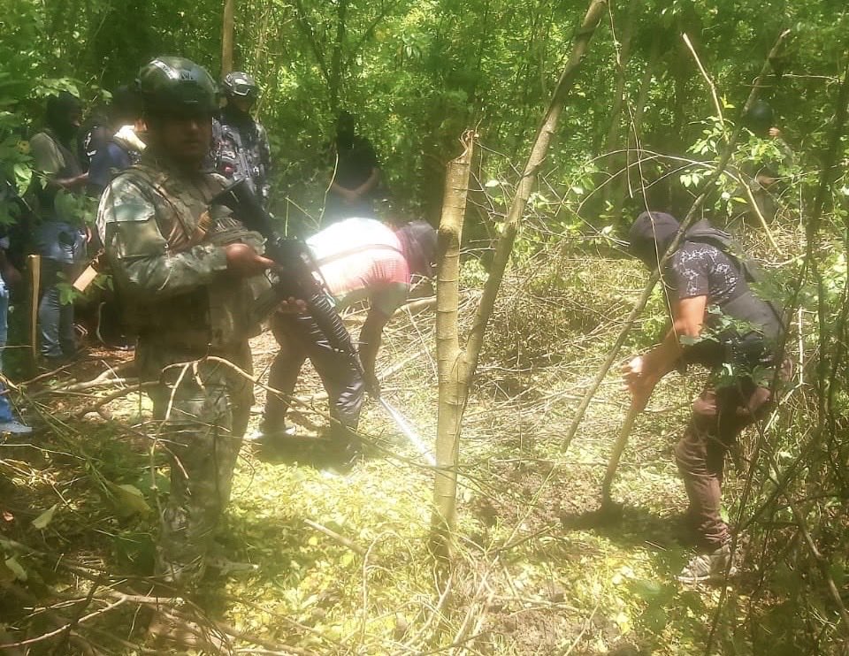 Macabro hallazgo en Ecuador: Descubrieron dos fosas con cadáveres y detuvieron a seis sospechosos