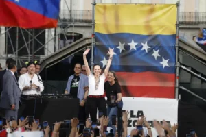 Machado asegura a miles de venezolanos reunidos en Madrid que el retorno está cerca