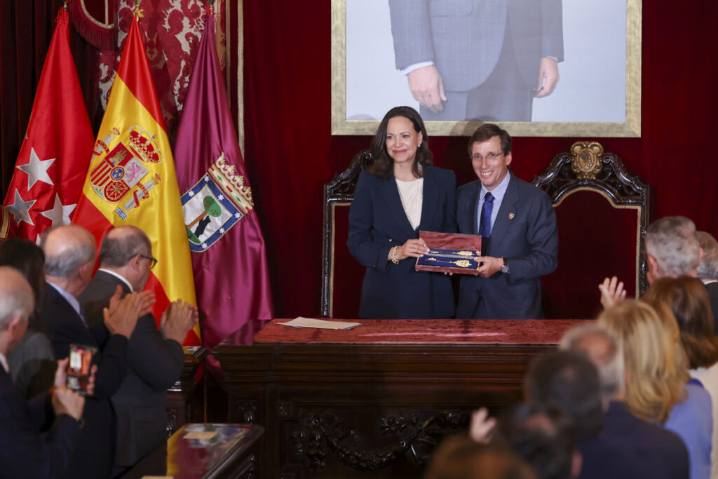 Machado recibe la llave de oro de Madrid para "la apertura de la libertad"