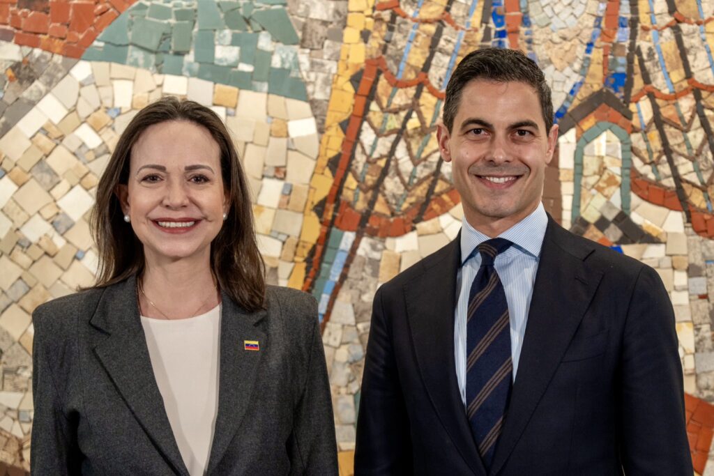 Machado se reúne con primer ministro de Países Bajos y descarta encuentro con Sánchez en España