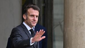 Macron busca consensuar con líderes europeos una ley común en la UE para frenar el impacto de las redes sociales en los menores | elperiodico.com