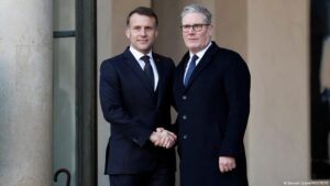 Macron y Starmer exploran una «tercera vía» para abrir Ormuz