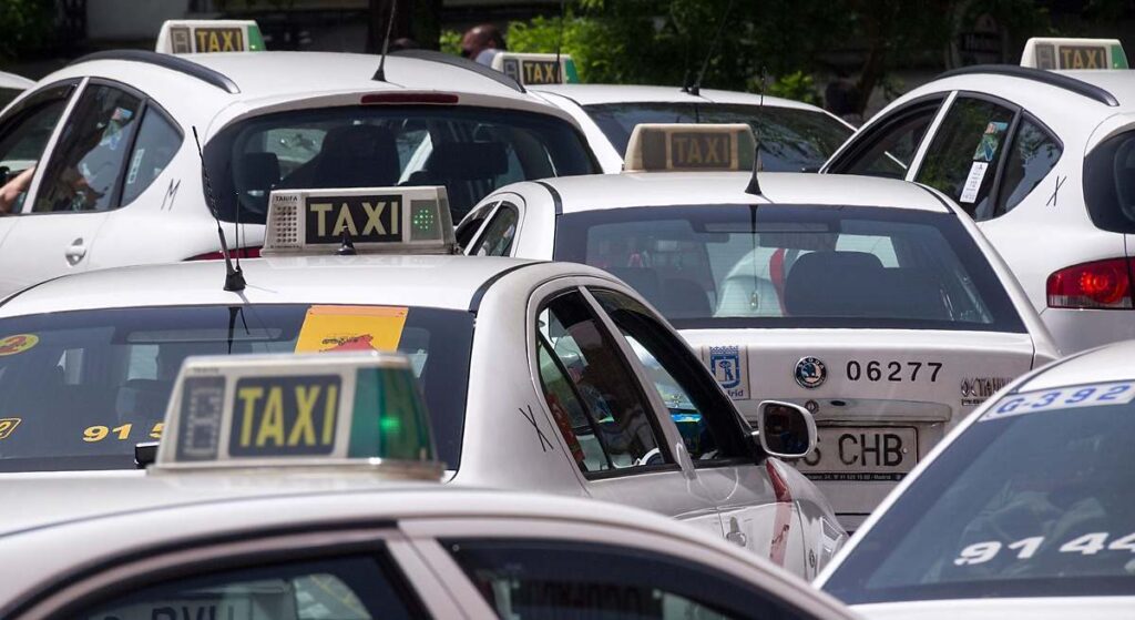Madrid extremará la vigilancia en los taxis: quiere equiparlos con cámaras para evitar incidentes y hacer más seguros los viajes