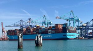 Maersk, el gran rival de MSC en el mar, asegura su terminal de APM en Valencia hasta 2049