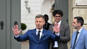 Magyar promete cerrar los informativos de los medios públicos de Hungría «serviles» con Orbán | elperiodico.com