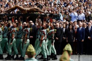 Málaga y los legionarios acompañan al Cristo de la Buena Muerte en el traslado a su casa hermandad | europapress.es