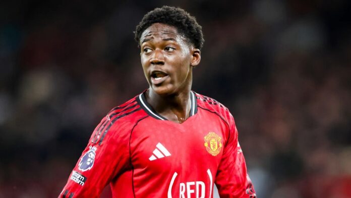 Manchester United blindó su mediocampo con la renovación de Mainoo