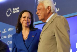 María Corina Machado compara la transición democrática en Venezuela con la caída del muro de Berlín