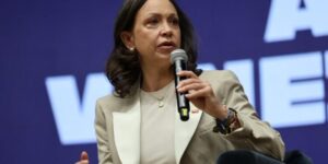 Machado rechaza racismo de seguidores en Madrid