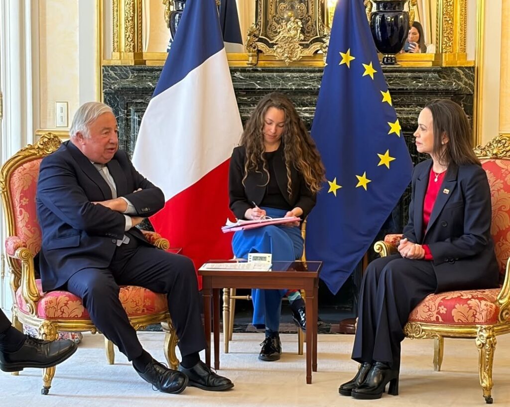 María Corina Machado se reúne con presidente del Senado de Francia para hablar de transición y elecciones en Venezuela