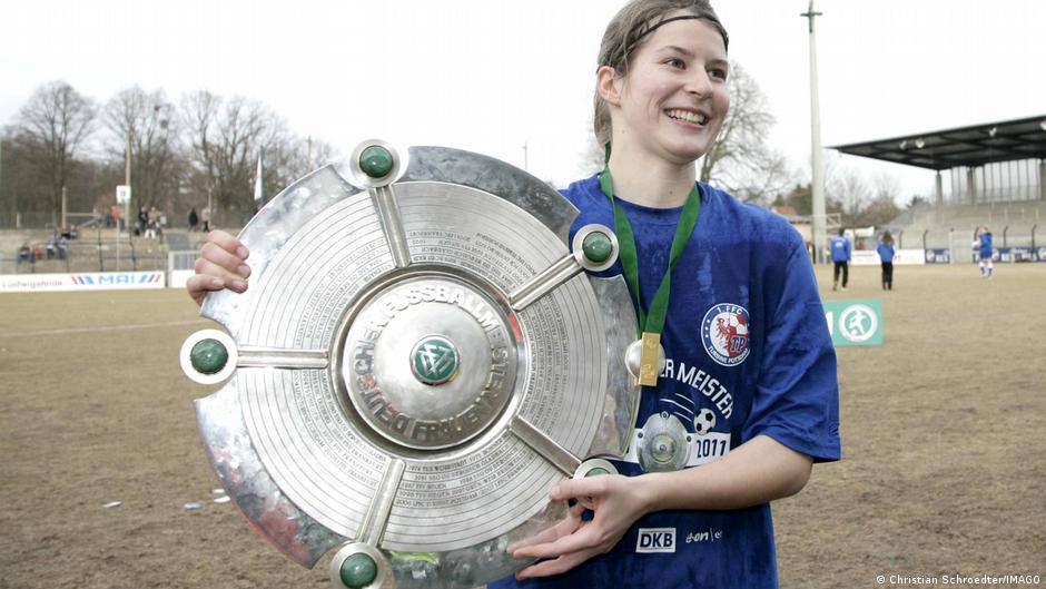 Marie-Louise Eta hace historia en la Bundesliga