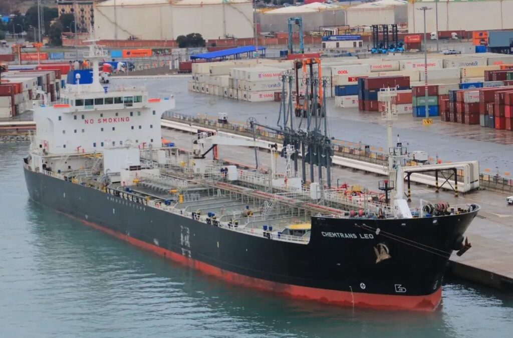 Marina ucraniana ataca un buque petrolero sancionado por exportar crudo ruso