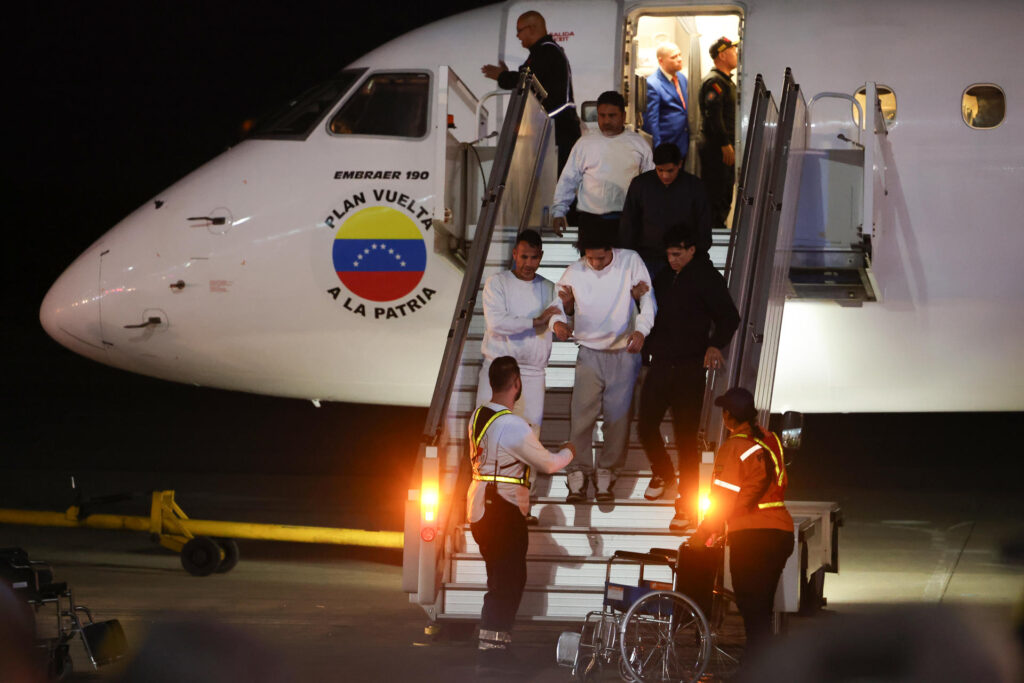 Más de 260 venezolanos vuelven al país en un vuelo de repatriación desde Estados Unidos