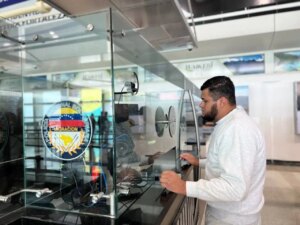 Más de 310 migrantes venezolanos regresan al país