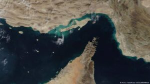 Más de 40 países presionan a Irán para reabrir Ormuz