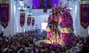 Masiva asistencia de fieles colma la Basílica de Santa Teresa este Miércoles Santo (VIDEO)