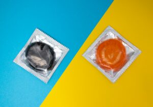 Mayor fabricante de condones en el mundo prevé subir precios por guerra en Irán