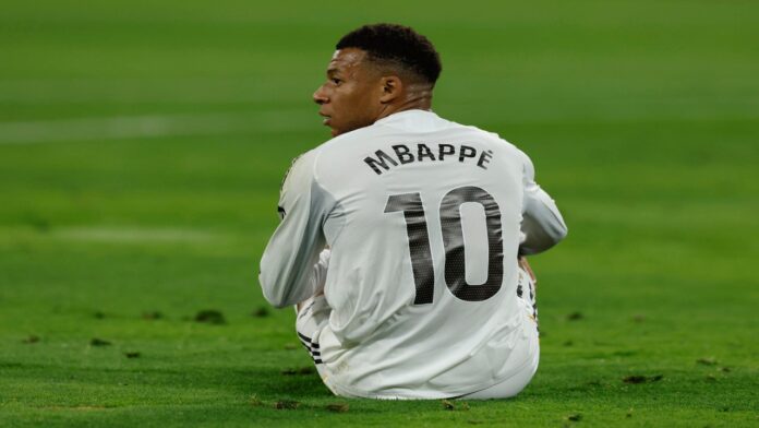 Mbappé sufrió una lesión en la pierna izquierda y su objetivo es llegar para el Clásico