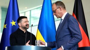 Merz y Zelenski amplían la producción conjunta de drones y celebran «la victoria de la luz» en Hungría | elperiodico.com