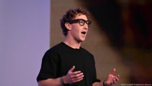 Meta prepara clon fotorrealista de Zuckerberg, según medios