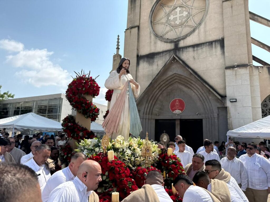 Multitudinaria procesión de Jesús de la Misericordia