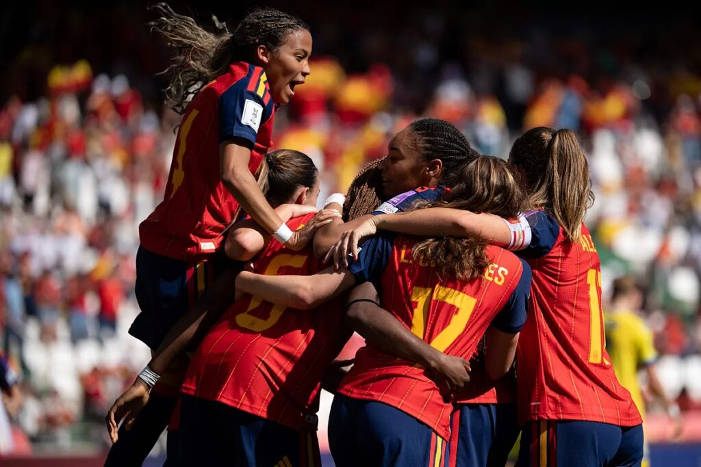 Mundial de Fútbol Femenino: España se da un baño de goles ante Ucrania en la persecución a Inglaterra