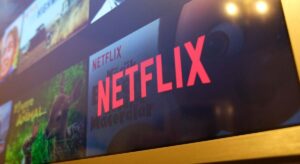 Netflix se hunde tras incumplir las expectativas y anunciar la salida de su cofundador, Reed Hastings