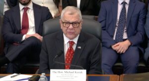 «No tenemos una fecha para elecciones en Venezuela, pero estamos enfocados en los pasos», dice Michael Kozak