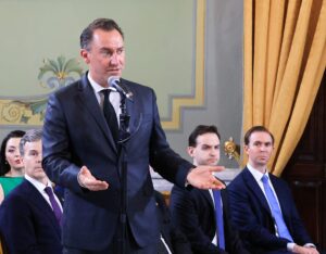«Nos estamos moviendo a la velocidad de Trump», afirmó funcionario de la Casa Blanca desde Miraflores