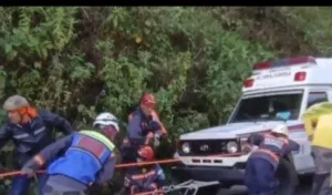 Nueve fallecidos recuperados y cuatro por rescatar tras accidente en la carretera Barinas-Mérida