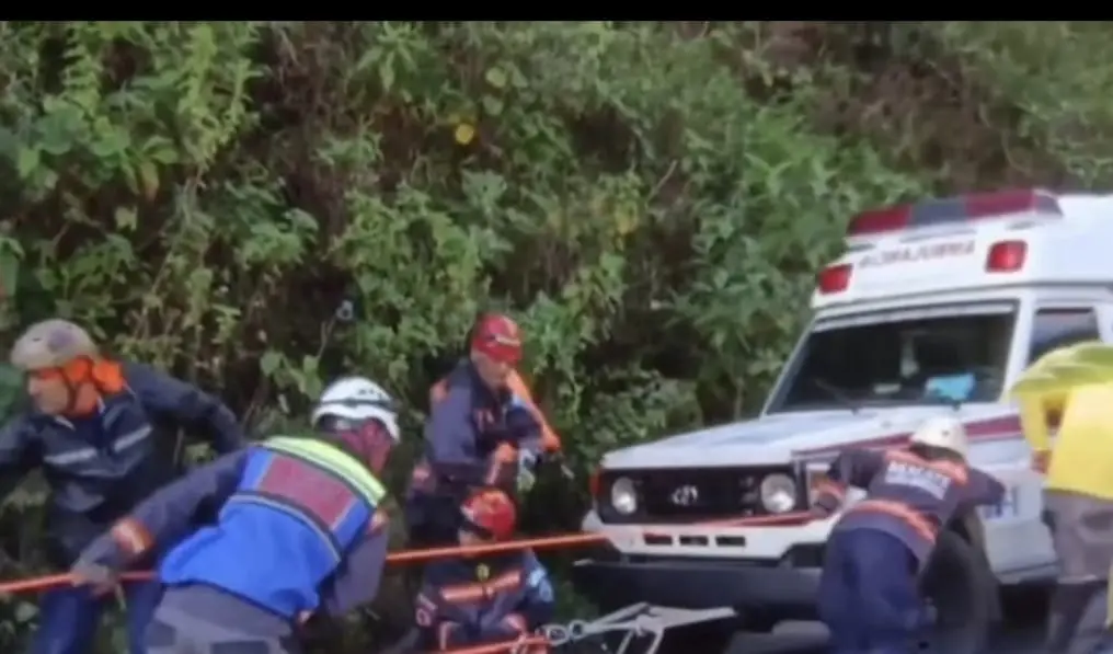 Nueve fallecidos recuperados y cuatro por rescatar tras accidente en la carretera Barinas-Mérida