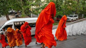 Operación antidroga en Sri Lanka: 22 monjes budistas detenidos con 112 kilos de «cannabis Kush y hachís» | elperiodico.com