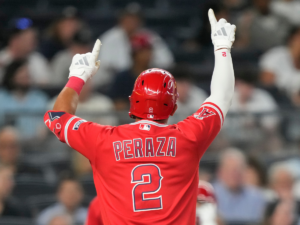 Oswald Peraza con jornada perfecta y jonrón para Angelinos