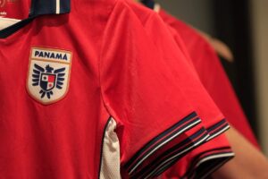 Panamá desvela su nueva camiseta para el Mundial: rojo intenso y los colores de la bandera – AlbertoNews
