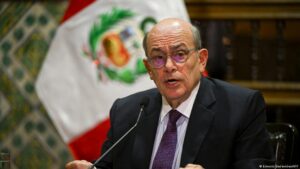 Perú: dos ministros renuncian al aplazarse compra de aviones