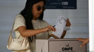 Perú: jefe electoral dimite tras irregularidades en comicios