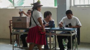 Autoridad electoral de Perú prevé tener resultados en mayo