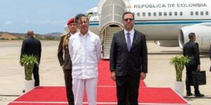 Petro llega a Venezuela para reunirse con Delcy Rodríguez