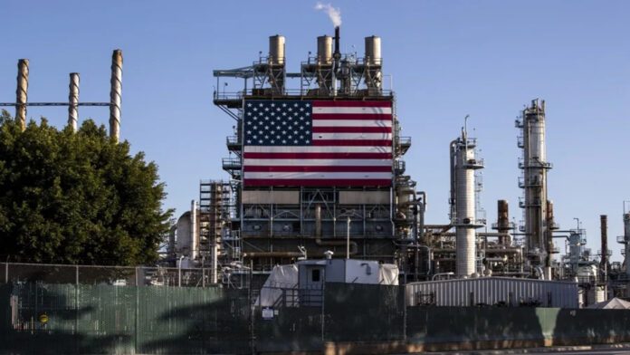 Petróleo de Texas sube a casi 100 dólares tras inicio inestable de tregua Irán y EEUU
