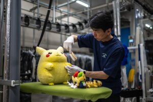 Pikachus desgastados, ositos cansados o animales de felpa sucios, los clientes vip de la última moda en Japón, los spas para peluches | elmundo.es