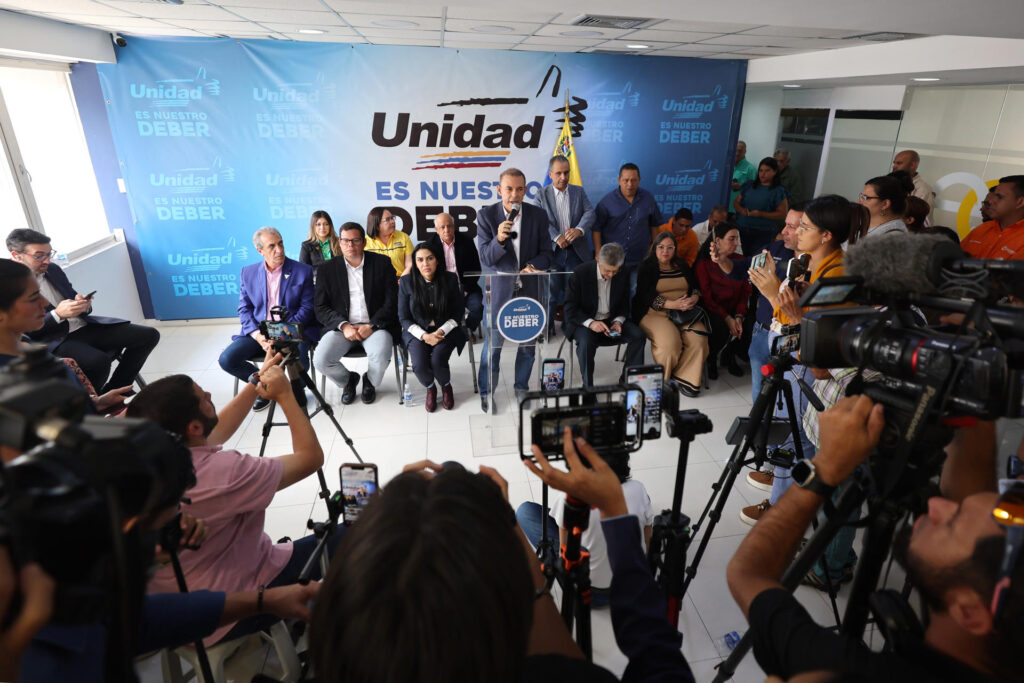 Plataforma Unitaria cree que visita de Gustavo Petro puede ayudar en una "solución democrática"