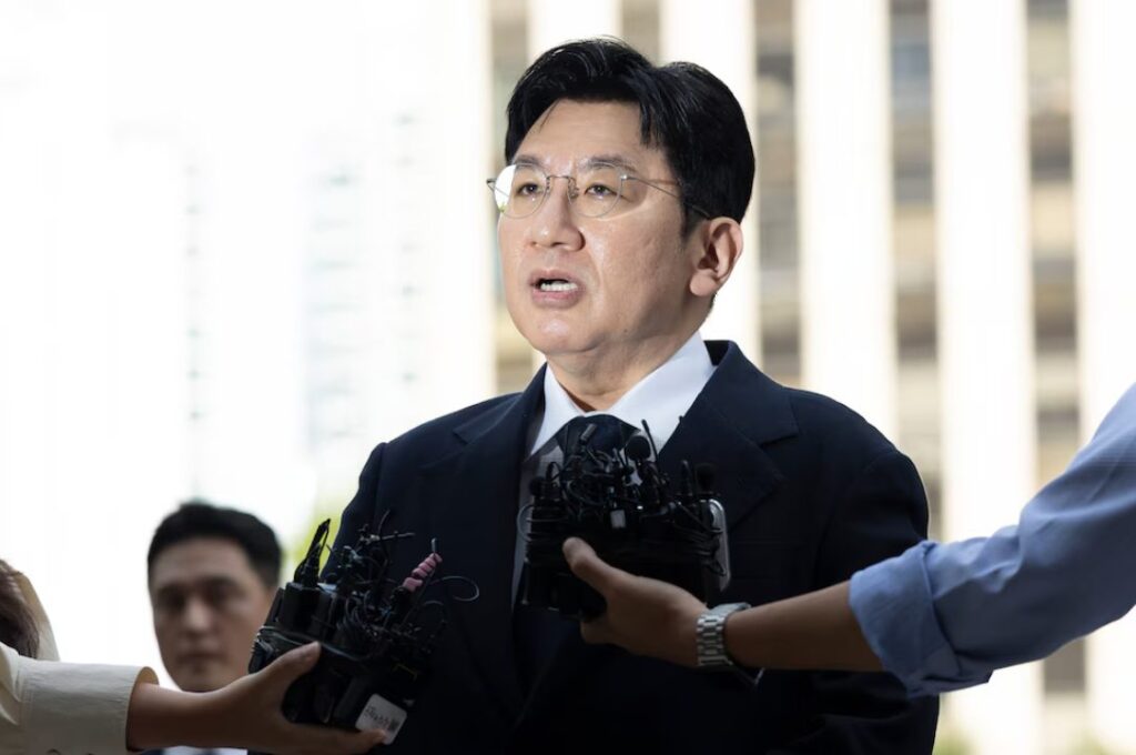 Policía de Corea del Sur ordenó arresto de magnate del K-pop que creó al grupo BTS